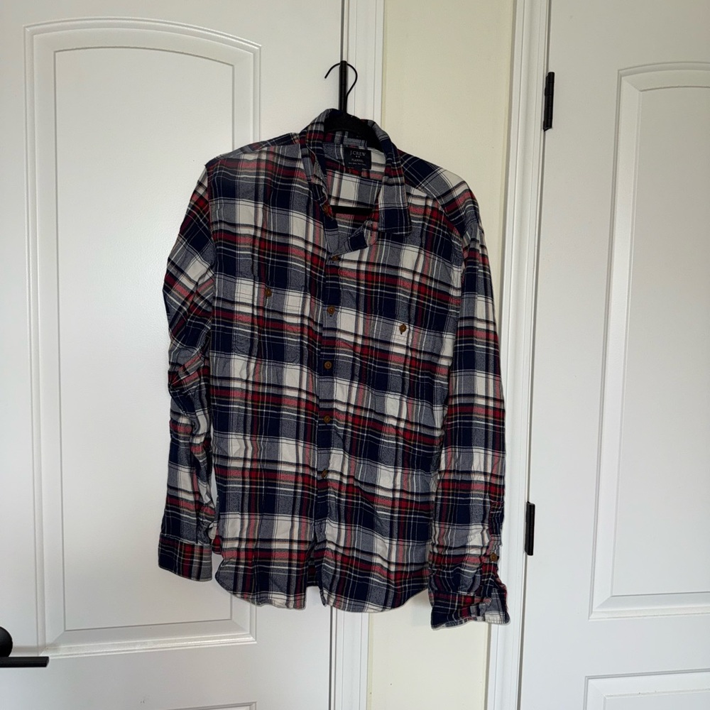 Men’s Plaid Flannel Button-Up Shirt